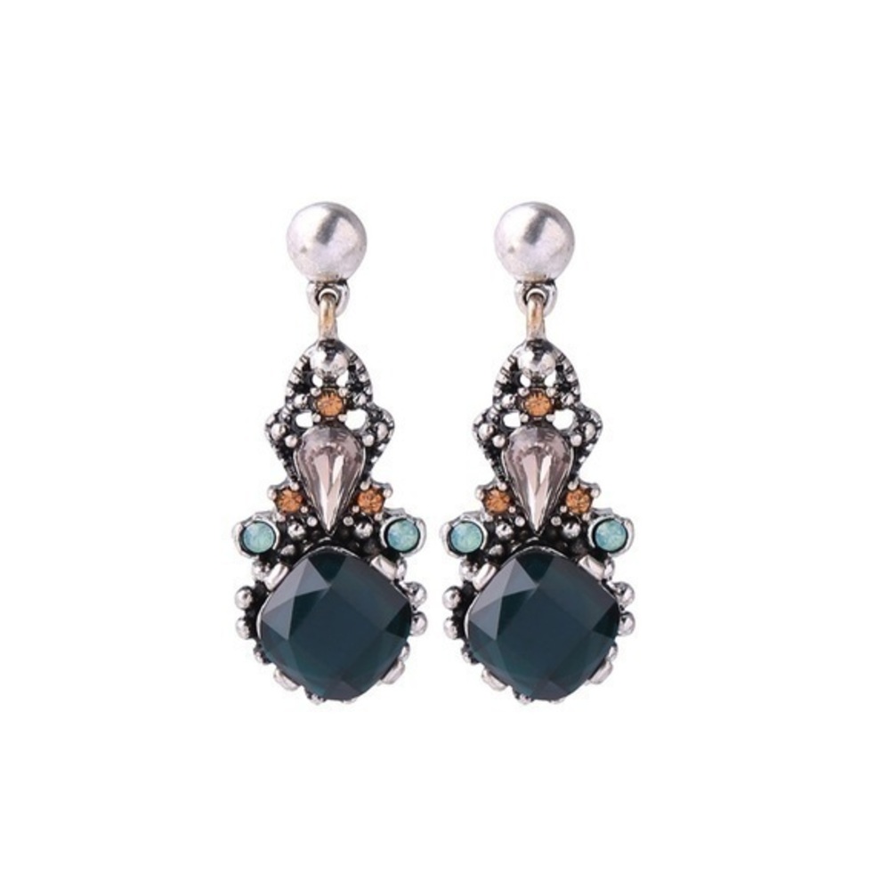Deal ‼️3 for $20‼️ Vintage Chandelier Earrings